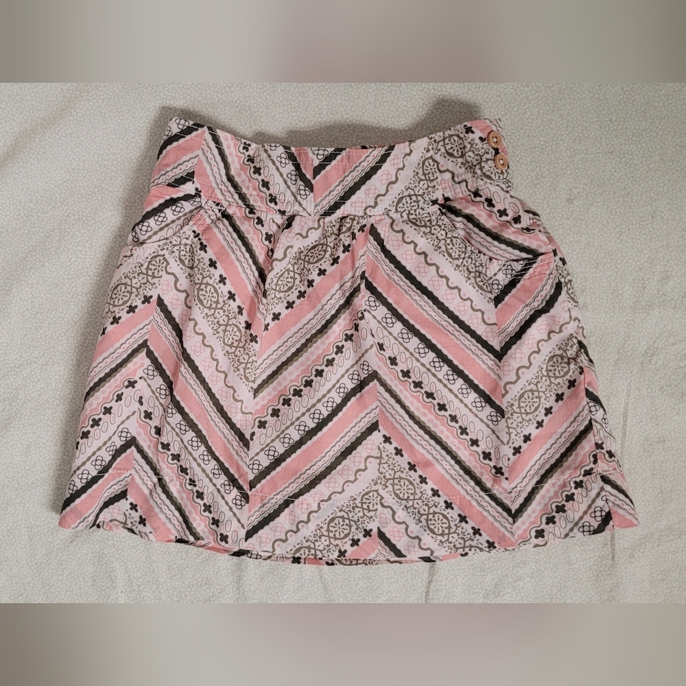 Old Navy Skirt girls size 4T chevron skirt with pockets, 100% Cotton.